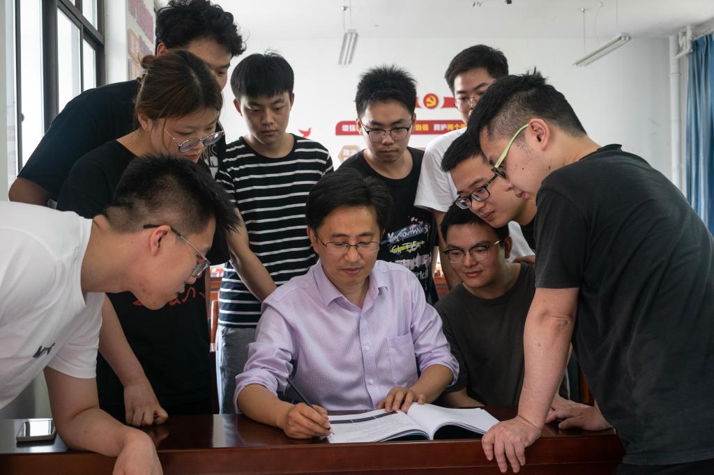 楚院长工作照.jpg