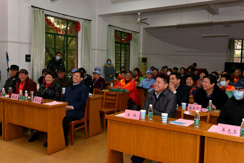 我校举行离退休教职工迎新春联欢会